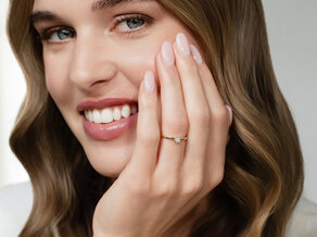 Anillo de compromiso Classic Petite en 14K oro amarillo con diamante 0,13ct G/SI