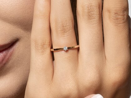 Anillo de compromiso Classic Petite en 14K oro rosa con diamante 0,05ct G/SI