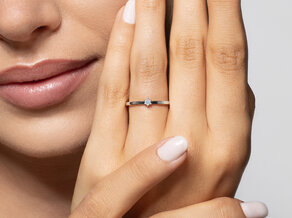 Anillo de compromiso Classic Petite en 14K oro blanco con diamante 0,05ct G/SI