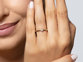 Anillo de compromiso Classic Petite en 14K oro amarillo con diamante 0,07ct G/SI