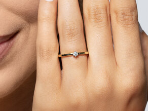 Anillo de compromiso Classic Petite en oro amarillo