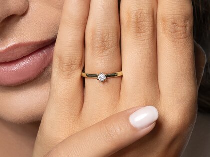 Anillo de compromiso Classic Petite en 14K oro amarillo con diamante 0,13ct G/SI