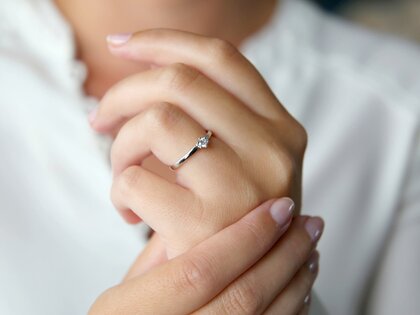 Anillo de compromiso Classic Petite en 14K oro blanco con diamante 0,13ct G/SI
