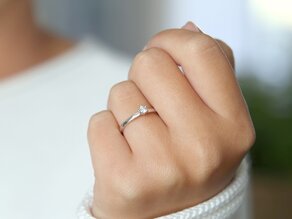 Anillo de compromiso Classic Petite en 14K oro blanco con diamante 0,13ct G/SI
