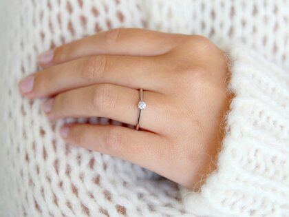 Anillo de compromiso Delight en 14K oro blanco con diamante 0,15ct G/SI
