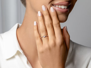 Anillo de compromiso Devotion en 14K oro blanco con diamante 0,20ct D/IF