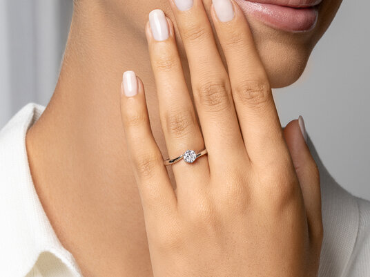 Anillo de compromiso Devotion en 9K oro amarillo con diamante 0,50ct