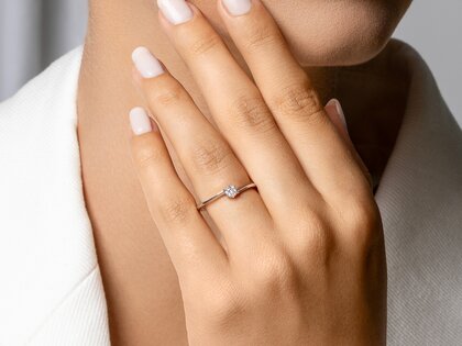 Anillo de compromiso Devotion en 18K oro blanco con diamante 0,15ct H/SI