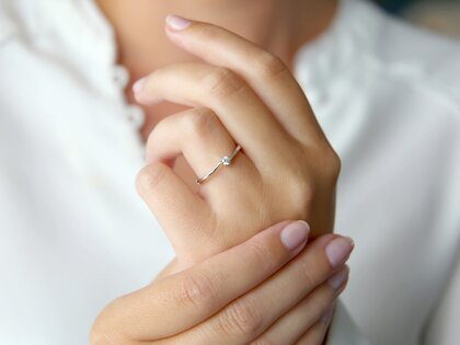 Anillo de compromiso Devotion en 18K oro blanco con diamante 0,10ct H/SI