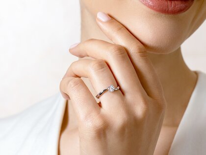 Anillo de compromiso Devour en 9K oro blanco con diamante de laboratorio 0,50ct E/VS