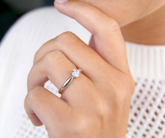 Anillo de compromiso Joy en 9K oro blanco con diamante de laboratorio 0,25ct D/IF
