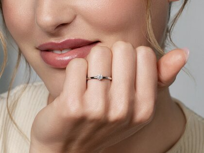 Anillo de compromiso Melody en 9K oro blanco con diamante 0,25ct H/SI