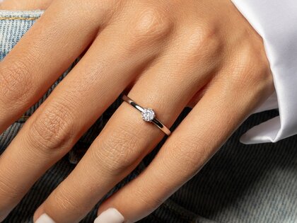 Anillo de compromiso Melody en 9K oro blanco con diamante 0,25ct H/SI