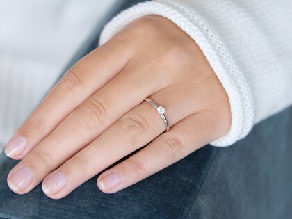 Anillo de compromiso Melody en 14K oro blanco con diamante 0,15ct G/SI