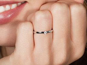 Anillo de compromiso Modern Petite en 14K oro blanco con diamante 0,08ct G/SI