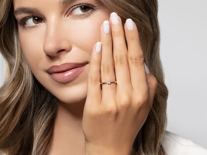 Anillo de compromiso Modern Petite en 14K oro rosa con diamante 0,05ct G/SI