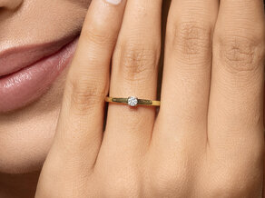 Anillo de compromiso Modern Petite en 14K oro amarillo con diamante 0,08ct G/SI