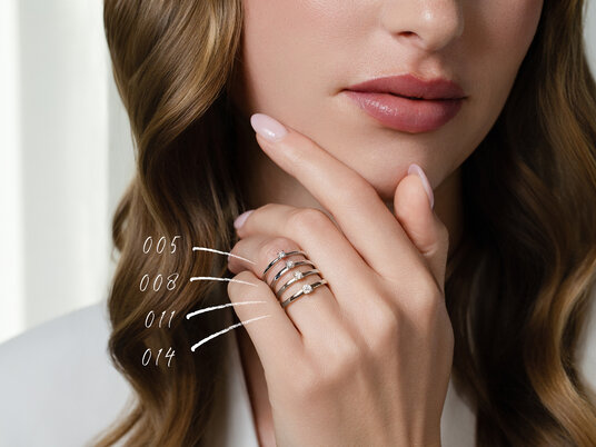 Anillo de compromiso Modern Petite en oro rosa