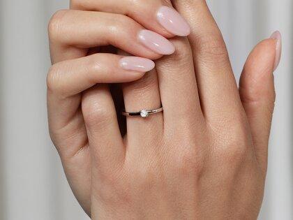 Anillo de compromiso Modern en 9K oro amarillo con diamante 0,05ct H/SI