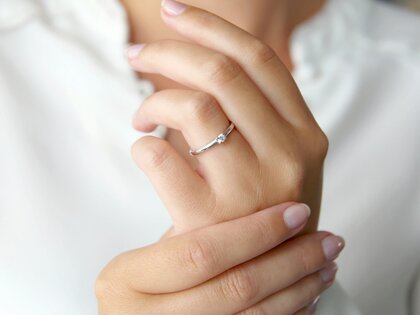Anillo de compromiso Modern en 14K oro blanco con diamante 0,10ct G/SI
