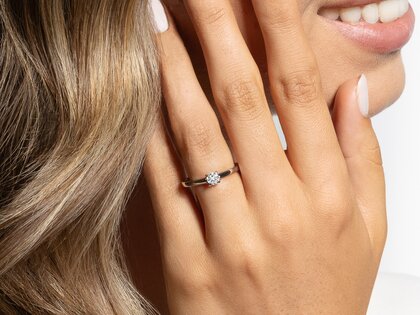 Anillo de compromiso Modern en 14K oro blanco con diamante 0,30ct H/SI