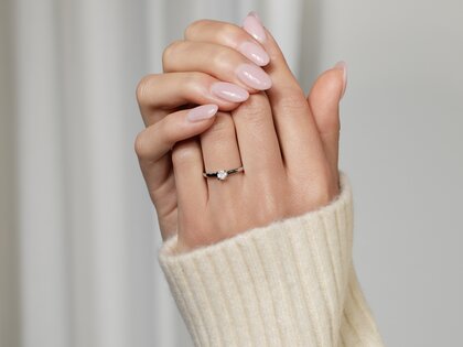 Anillo de compromiso Modern en 14K oro blanco con diamante 0,30ct H/SI