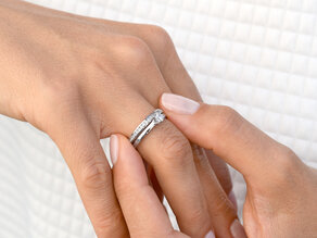 Anillo de compromiso Modern en 9K oro blanco con diamante 0,25ct H/SI