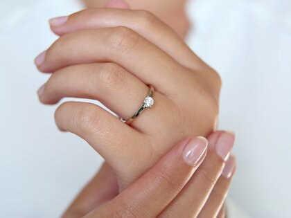 Anillo de compromiso Modern en 14K oro blanco con diamante 0,30ct H/SI