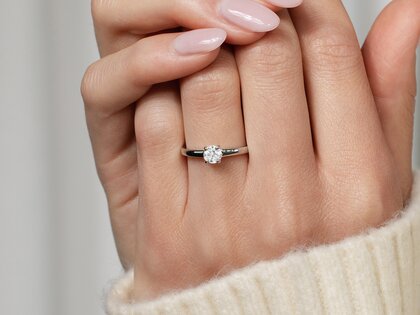 Anillo de compromiso Modern en 14K oro blanco con diamante 0,50ct H/SI