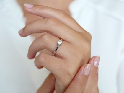 Anillo de compromiso Modern en 14K oro blanco con diamante 0,50ct H/SI