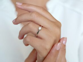 Anillo de compromiso Modern en 14K oro blanco con diamante 0,50ct H/SI