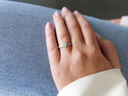 Anillo de compromiso Modern en 14K oro blanco con diamante 0,50ct H/SI