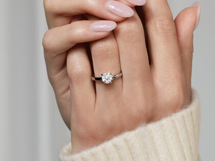 Anillo de compromiso Modern en 9K oro blanco con diamante 1,00ct H/SI