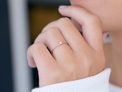 Anillo de compromiso Pure en 9K oro blanco con diamante 0,04ct G/SI