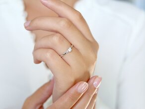 Anillo de compromiso Pure en 9K oro amarillo con diamante 0,23ct G/SI