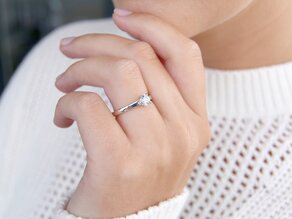 Anillo de compromiso Romance en 14K oro blanco con diamante 0,50ct H/SI