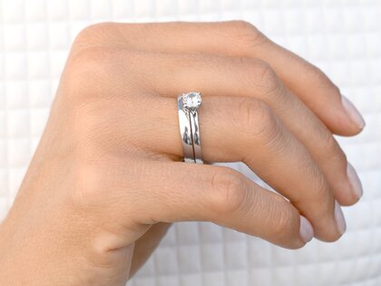 Anillo de compromiso Romance en 14K oro blanco con diamante 0,50ct H/SI