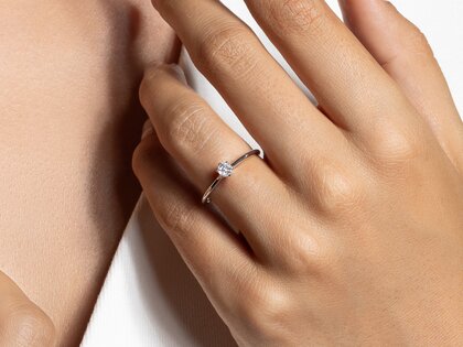 Anillo de compromiso Royal en 9K oro rosa con diamante 0,15ct D/IF