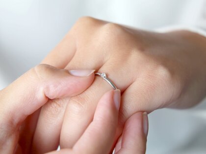Anillo de compromiso Royal en 14K oro blanco con diamante 0,05ct H/SI