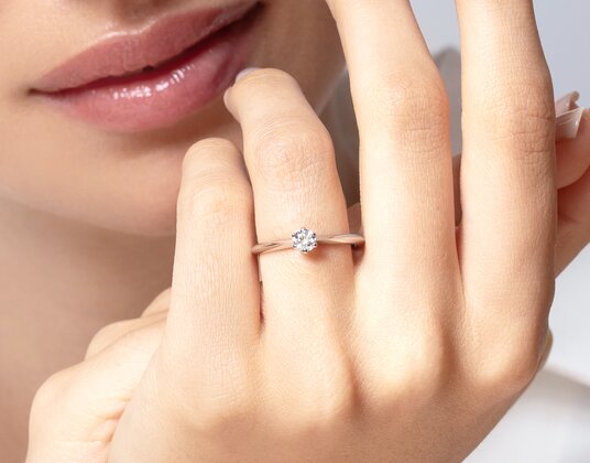Anillo de compromiso The One en plata 925/-
