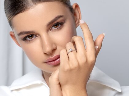 Anillo de compromiso The One en oro amarillo