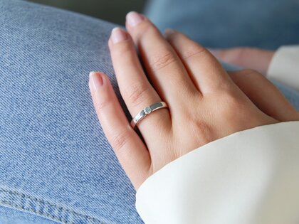 Anillo de compromiso Destiny en 14K oro blanco con diamante 0,15ct H/SI