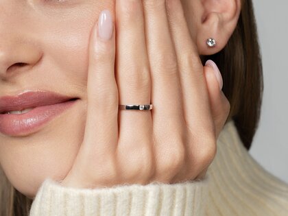 Anillo de compromiso Infinity Petite en 14K oro amarillo con diamante 0,06ct G/SI