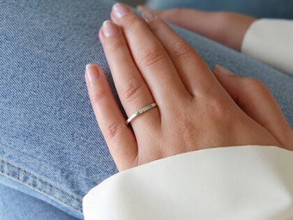 Anillo de compromiso Infinity Petite en 14K oro blanco con diamante 0,03ct G/SI