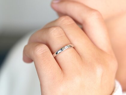 Anillo de compromiso Infinity Petite en 14K oro blanco con diamante 0,06ct G/SI