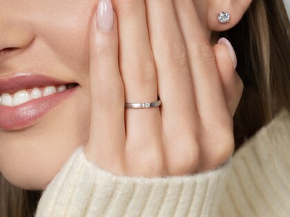 Anillo de compromiso Infinity en 14K oro amarillo con diamante 0,03ct H/SI