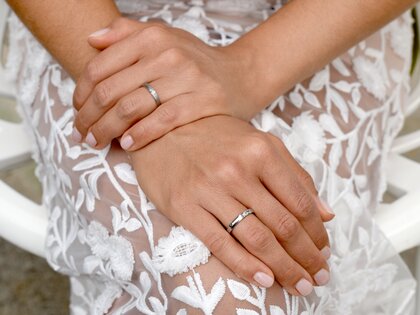 Anillo de compromiso Infinity en 18K oro blanco con diamante 0,05ct G/VS