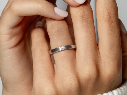 Anillo de compromiso Infinity en 14K oro amarillo con diamante 0,10ct H/SI
