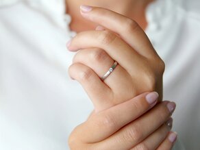 Anillo de compromiso Infinity en 18K oro blanco con diamante 0,05ct G/VS