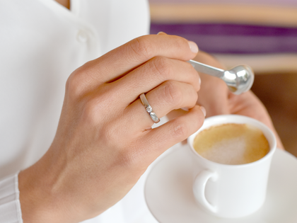 Anillo de compromiso Italic en 14K oro blanco con diamante de laboratorio 0,15ct E/VS